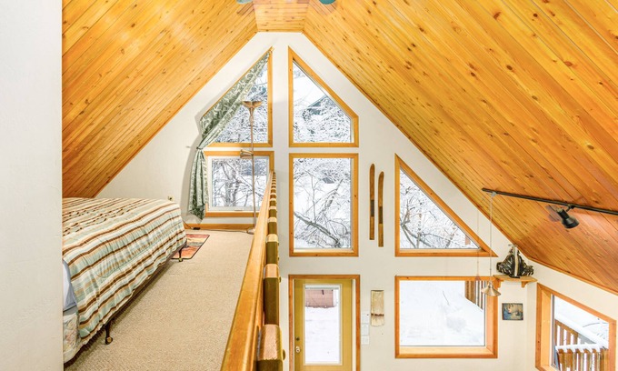 Alyeska Ski Chalet | Inviting Chalet with Private Hot Tub & Slope Access - Pets Welcome