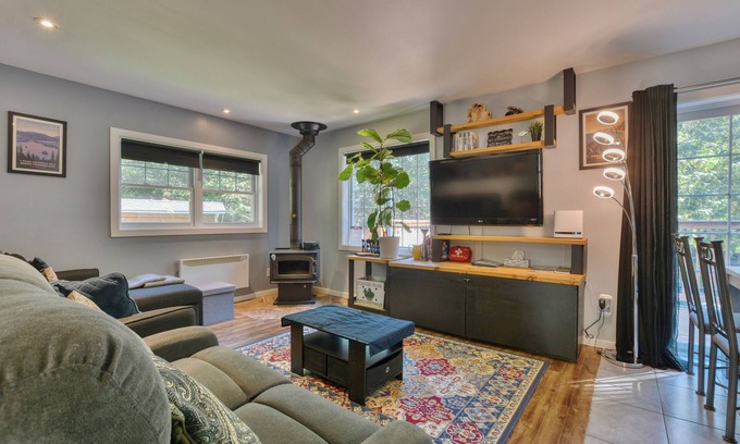 Chertsey House | Tranquil Chalet with River Access, Sauna & Pet-Friendly Stay