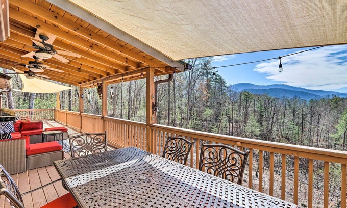 Hidden Lake Cabin | Welcoming Cherry Log Cabin with Hot Tub & Spa Retreat