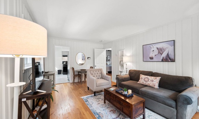 East Point Cottage | Inviting Retreat in South Atlanta with Hi-Speed WiFi