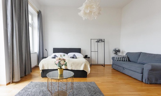 Wahring Apartment | Cozy City Center Apartment