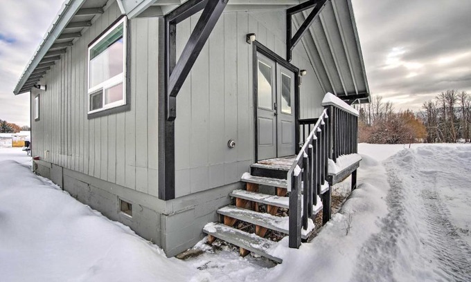 Cle Elum House | Inviting Cle Elum Cabin with 3 Acres & Scenic Pond