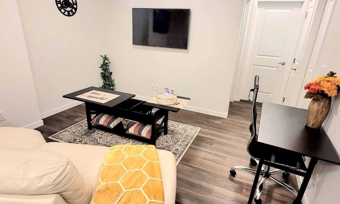 Southeast Calgary House | Inviting 2-Bedroom Retreat with Free Parking & Breakfast