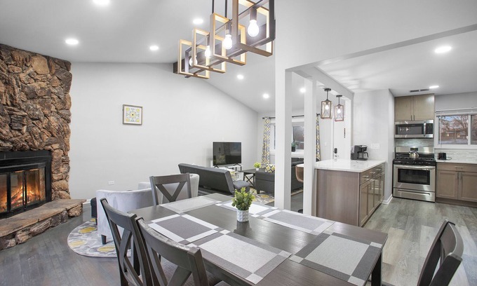 Fox Valley House | Pet-Friendly Cottage with Inviting Yard - Guest Rated 10/10