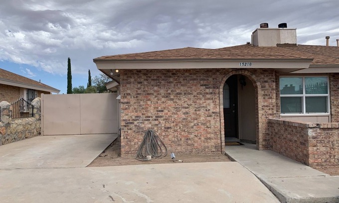 Biggs Field House | Inviting Duplex with Refrigerated Air & Spa Amenities