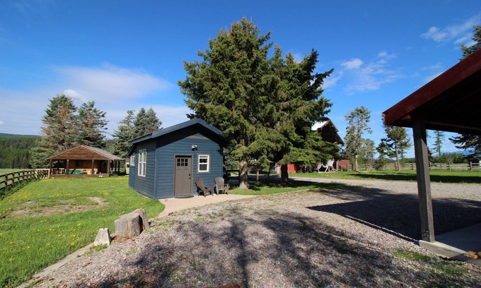 Whitefish Cabin | Charming One Room Cabin Retreat with Lake View & Spa