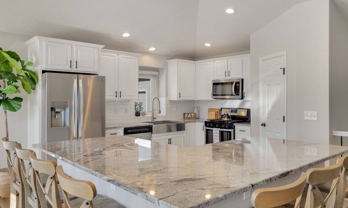 Mead House | Cozy CO Escape | Hot Tub, Pool Table, Sleeps 13