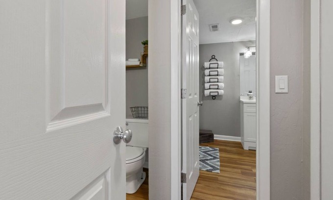 Surf City Condo | Inviting Coastal Farmhouse Condo with Pool and Ocean Views