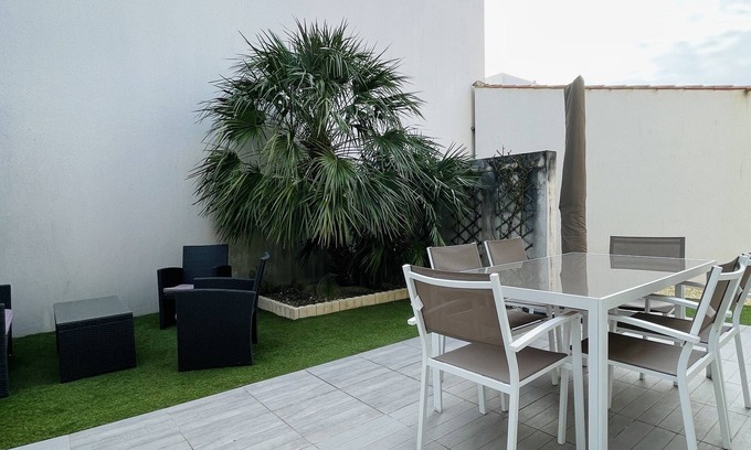 La Rochelle Apartment | Charming Hideaway with Ocean View Terrace and Garden
