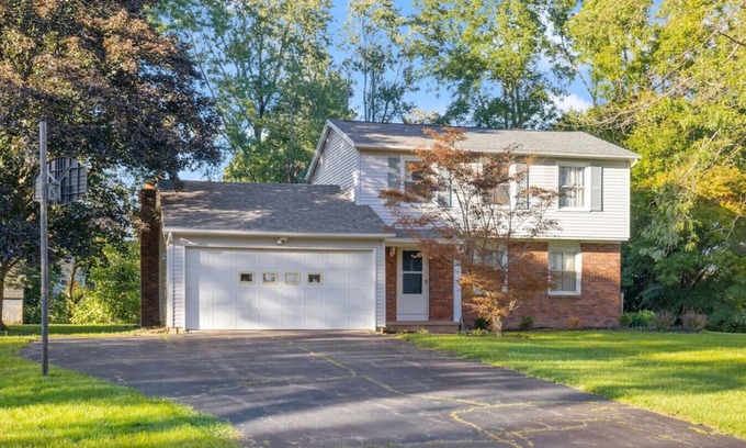 Chili Center House | Charming Colonial Retreat in Chili – Ideal for Families