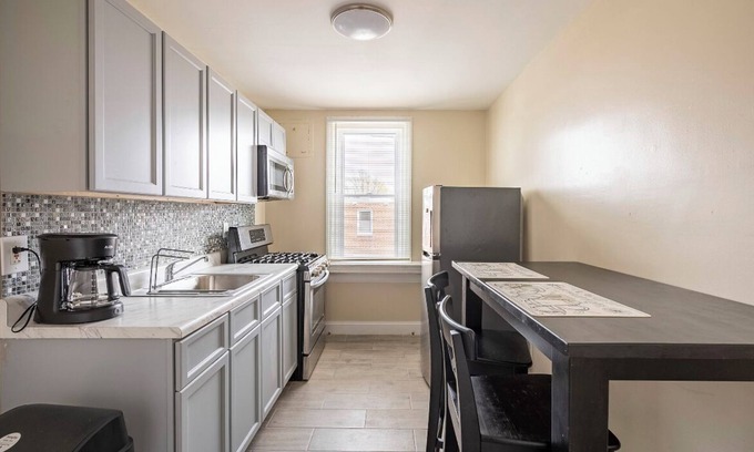 Olney-Oak Lane Apartment | Inviting Retreat with Family-Friendly Amenities and Kitchen