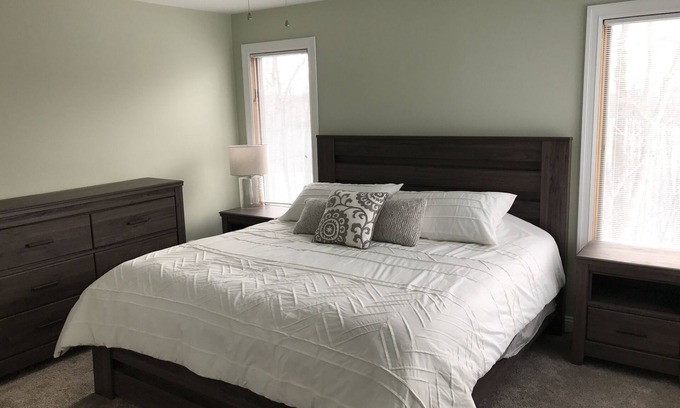 Harbor Springs Condo | Inviting Retreat with Ocean View and Pool Access