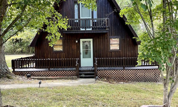 Farmers Cabin | Inviting Cabin Near Cave Run Lake with Scenic Views