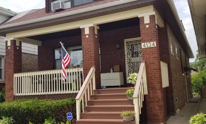 Chicago Apartment | Comfortable 420 Compliant Stay with Free Parking & Pool