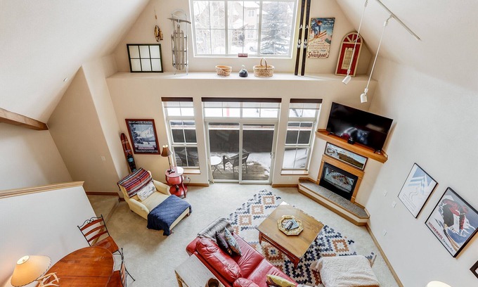 Frisco House | Inviting Retreat with Lake Views and Spa Amenities