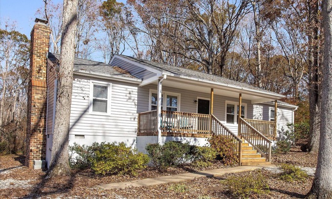 Goochland House | Comfortable & Convenient Stay with Family-Friendly Amenities