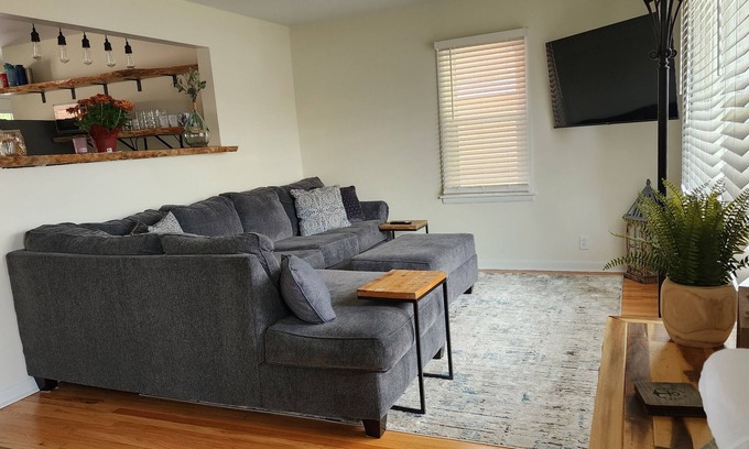 Bourbonnais House | Cozy Retreat with Spa, Hot Tub & Perfect Guest Rating