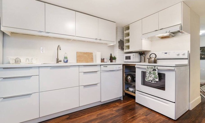 Hastings House | Comfortable Suite on Commercial Drive for Family Getaways