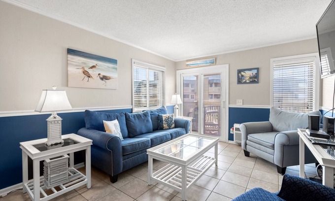 Myrtle Beach Condo | Cozy Condo close to the Beach and Pool in Shore Drive