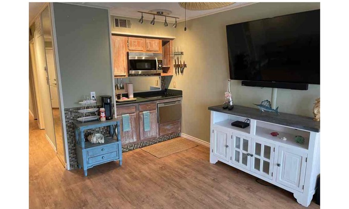 North Beach Condo | Cozy condo in beautiful Corpus Christi with AC, WiFi