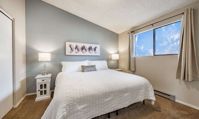 Birch Bay Condo | Inviting Condo with Pool and Spa for Relaxing Getaways