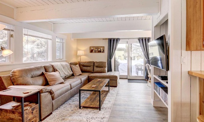 Big Sky Meadow Village Apartment | Inviting Condo with Pool & Spa, 7 Mi to Big Sky Resort