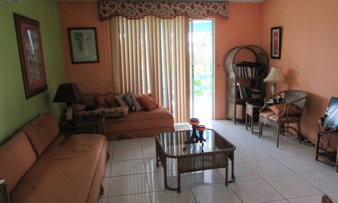 West End Condo | Beachfront Condo with Pool and Spa - Rated 9.4/10