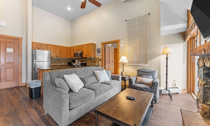 River Run Condo | Cozy Condo w/Fireplace, Reading Nook & Private Balcony, Short Walk to Slopes