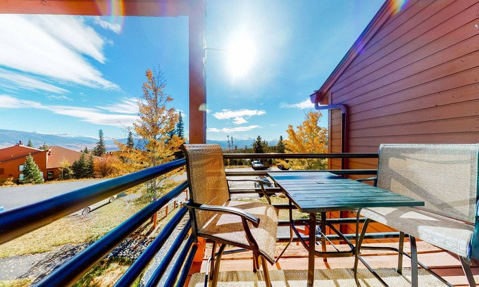 Wildernest Condo | Inviting Condo with Pool, Hot Tub & Trails Nearby