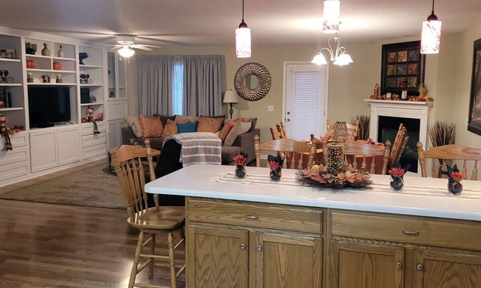 Ottawa Condo | Inviting Condo with Spa, Jetted Tub & Perfect for Getaways