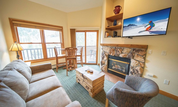 Mountain House Condo | Enchanting Summer Views & Al Fresco Dining Awaits You!