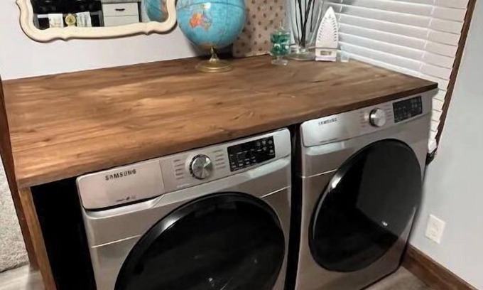 Tallmadge House | Inviting 2BR House with Kitchen & Breakfast for Couples
