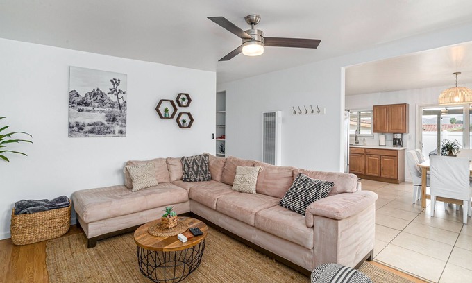 La Presa House | Inviting Casa with WiFi, King Bed & Private Patio Escape