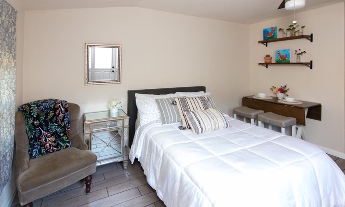 Dallas Apartment | Cozy Coop with Private Patio Near Downtown Dallas