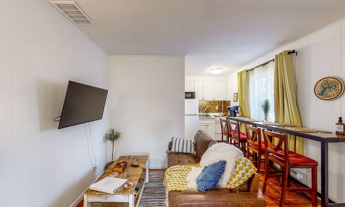 Bloomington House | Charming Downtown Apartment with Kitchen & Spa Access