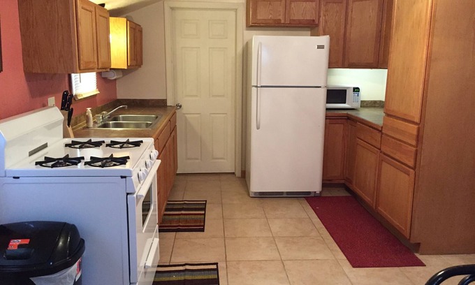 Mascoutah House | Inviting Corner Mascoutah: Pet Friendly with Pool & Spa