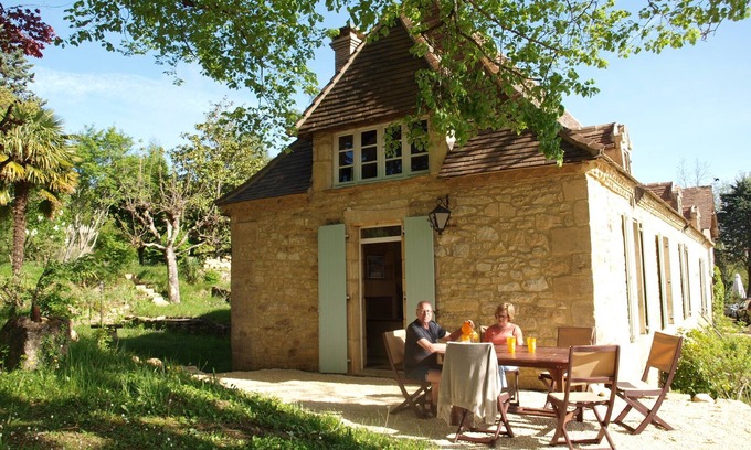Peyzac-le-Moustier Cottage | Charming Cottage with Pool & Pet-Friendly in Aquitaine