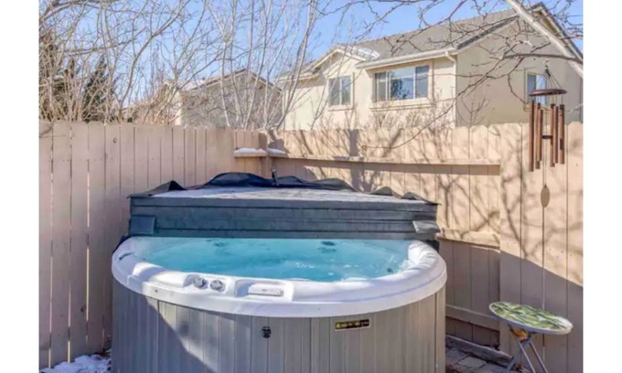 Reno Cottage | Inviting Cottage Near Skiing with Hot Tub - 10/10 Rating