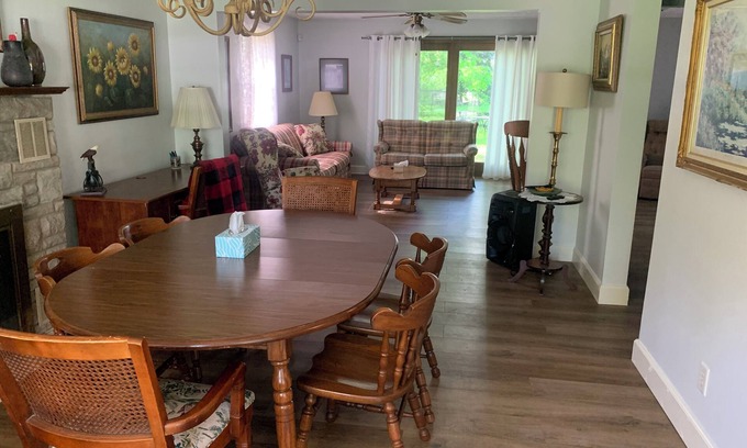 Bargersville House | Comfortable Stay on Smokey Row Road in Bargersville