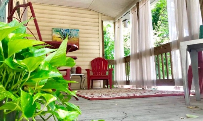 Fayetteville House | Charming Cottage Near New River Gorge with Family Amenities