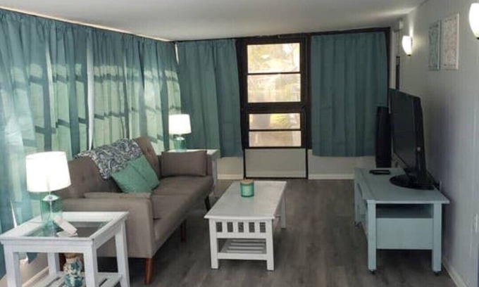 Palmetto House | Inviting Cottage with Pool, 30 Minutes to the Beach!