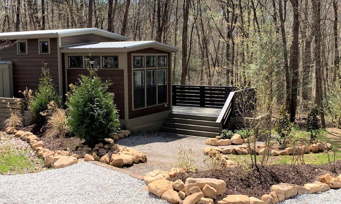 Monteagle Cabin | Inviting Cottage at The Retreat with Kitchen & Family Amenities