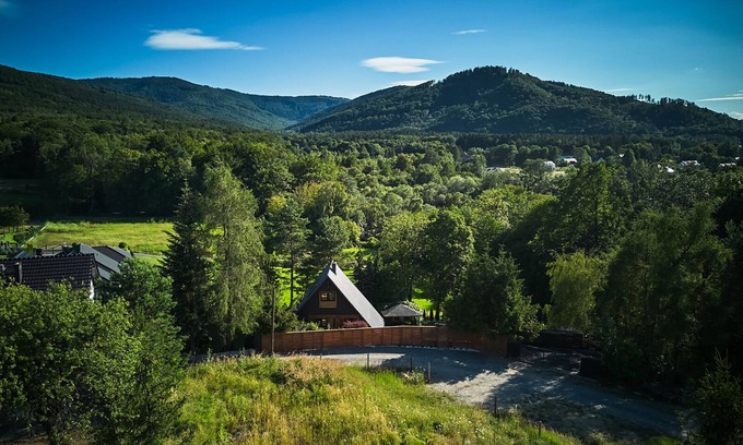 Bielsko-Biala Cottage | Inviting Cottage with Pool and Mountain Views Near Ski Resorts