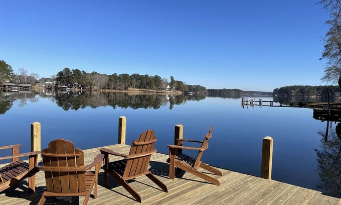 Milledgeville House | Idyllic Cottage with Breathtaking Water Views & Pool