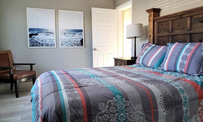 West Newport House | Inviting Beachside Cottage Steps from the Sand - 9.8 Rated