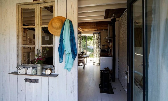 Louplande Cottage | Gite Louplande: Perfect Getaway with Spa & Breakfast