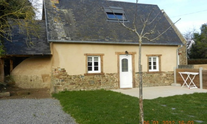 Saint-Pair-sur-Mer Cottage | Cozy Gite Saint-Pair-sur-Mer: Perfect for Couples' Retreat