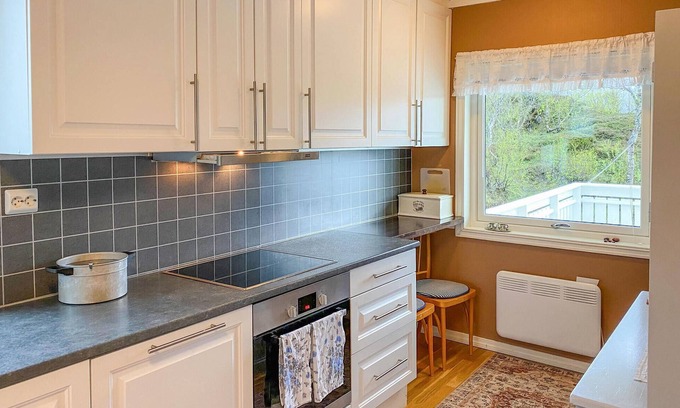 Bostad House | Charming Cottage Retreat with Oceanfront Views in Vestvågøya