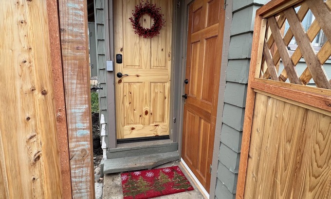 Hamilton Cottage | Charming Cottage in Downtown Hamilton with Great Amenities