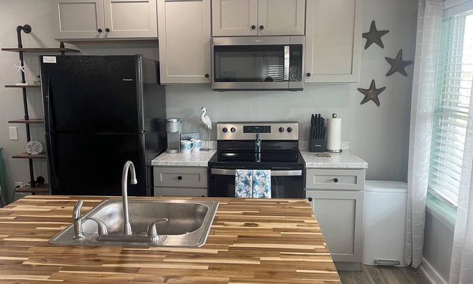 Grand Isle Cottage | Cozy cottage in Grand Isle, LA Perfect location, and close to the beach.